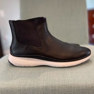 Cole Hahn pull on booties *like new*